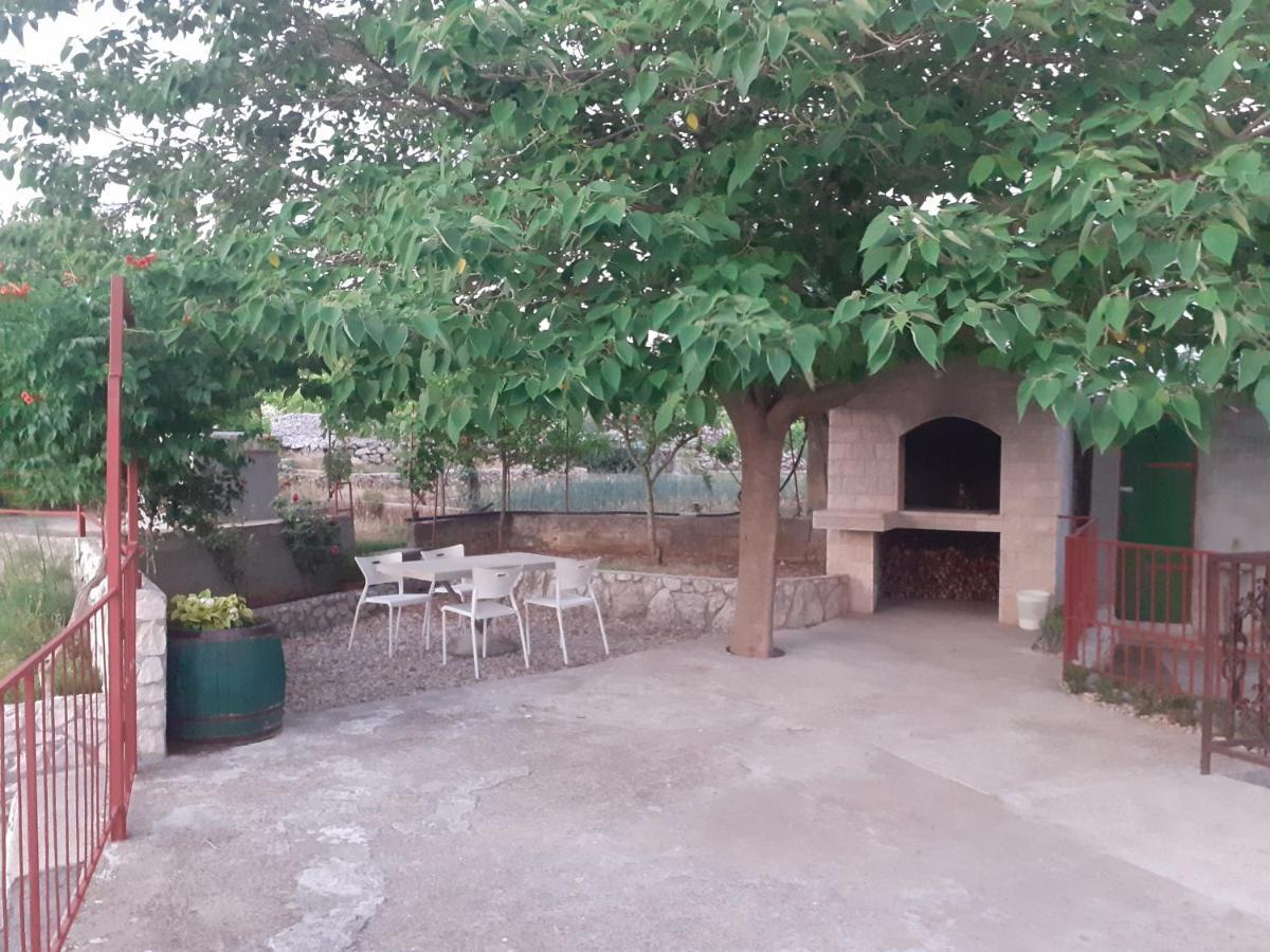 Apartman Mira *